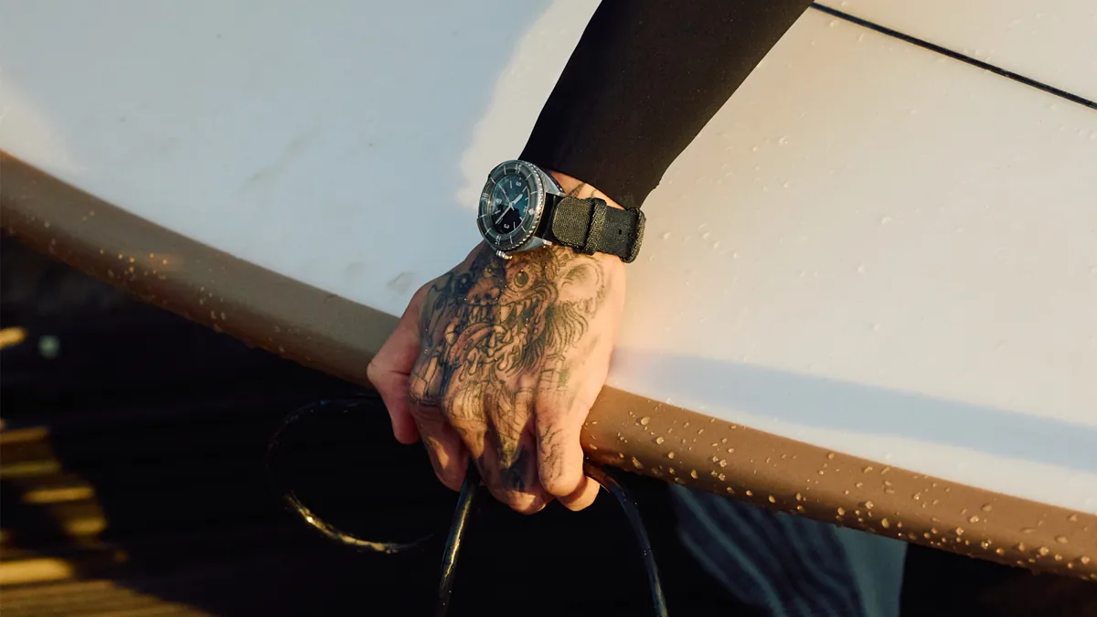 Hodinkee и Paulin выпустили лимитированные дайверские часы Mara