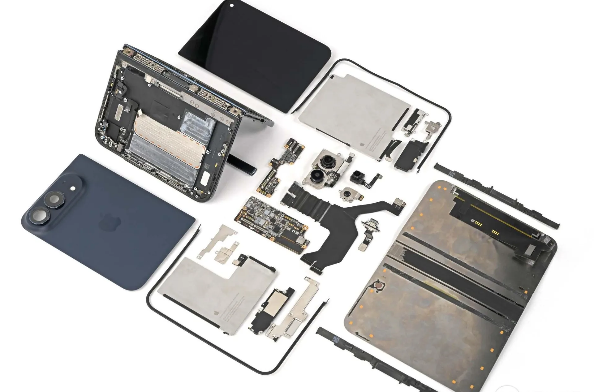 iFixit разобрала iPhone Duo и объяснила причины поломок экранов и шарниров