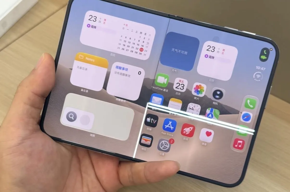 Разборка iPhone Duo: блогер нашёл слабое место в шарнире