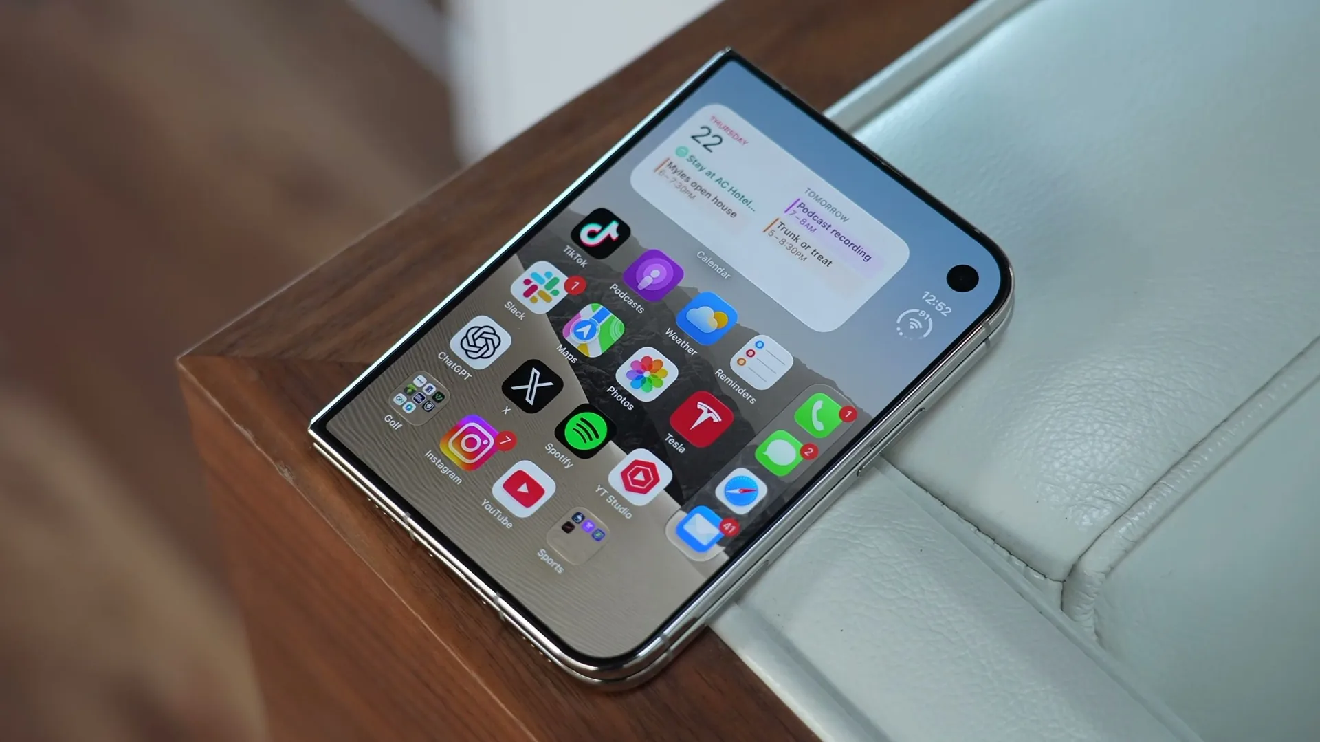 Как запустить видео поверх приложения на iPhone Duo в портретном режиме