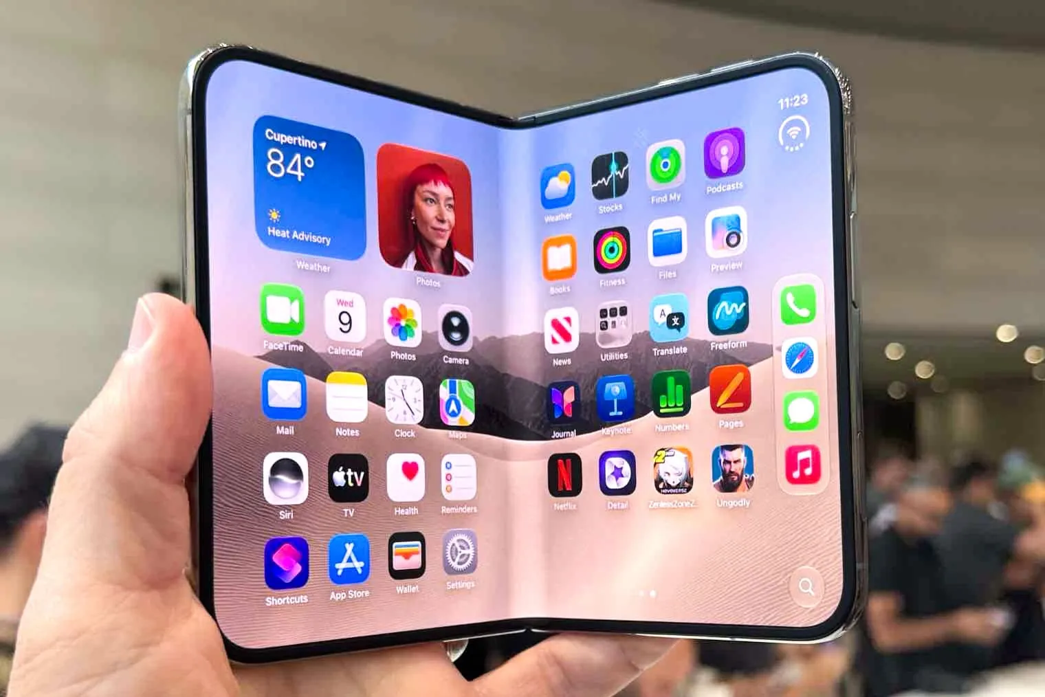 iPhone Duo получит обновление iOS 27.1 в день старта продаж