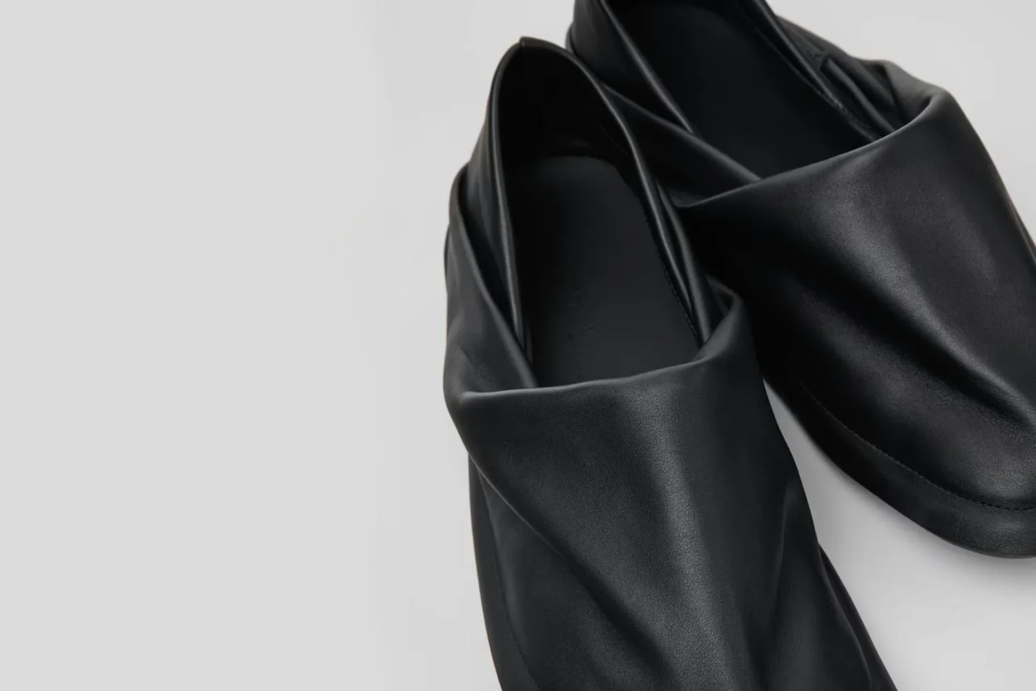 Issey Miyake x Camper Peu Form: новые версии в коллекции FW2026