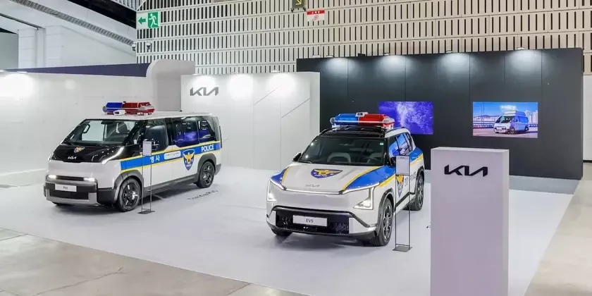 Kia показала патрульные электромобили EV5 и PV5 с дроном на крыше