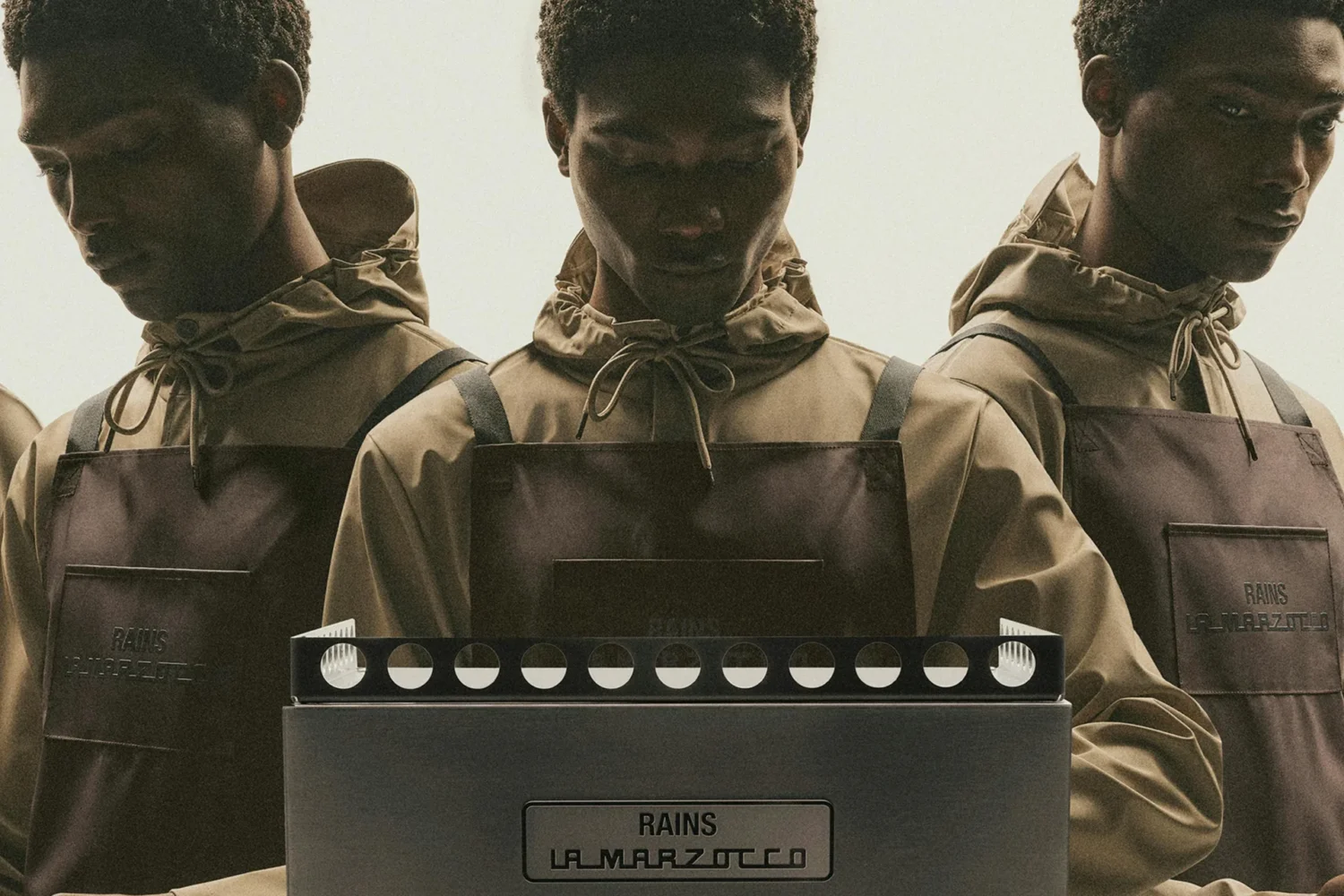 La Marzocco и RAINS выпустили кофейный фартук