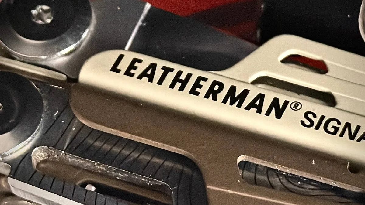 Карманный мультитул Leatherman Wingman: 14 инструментов в стальном корпусе