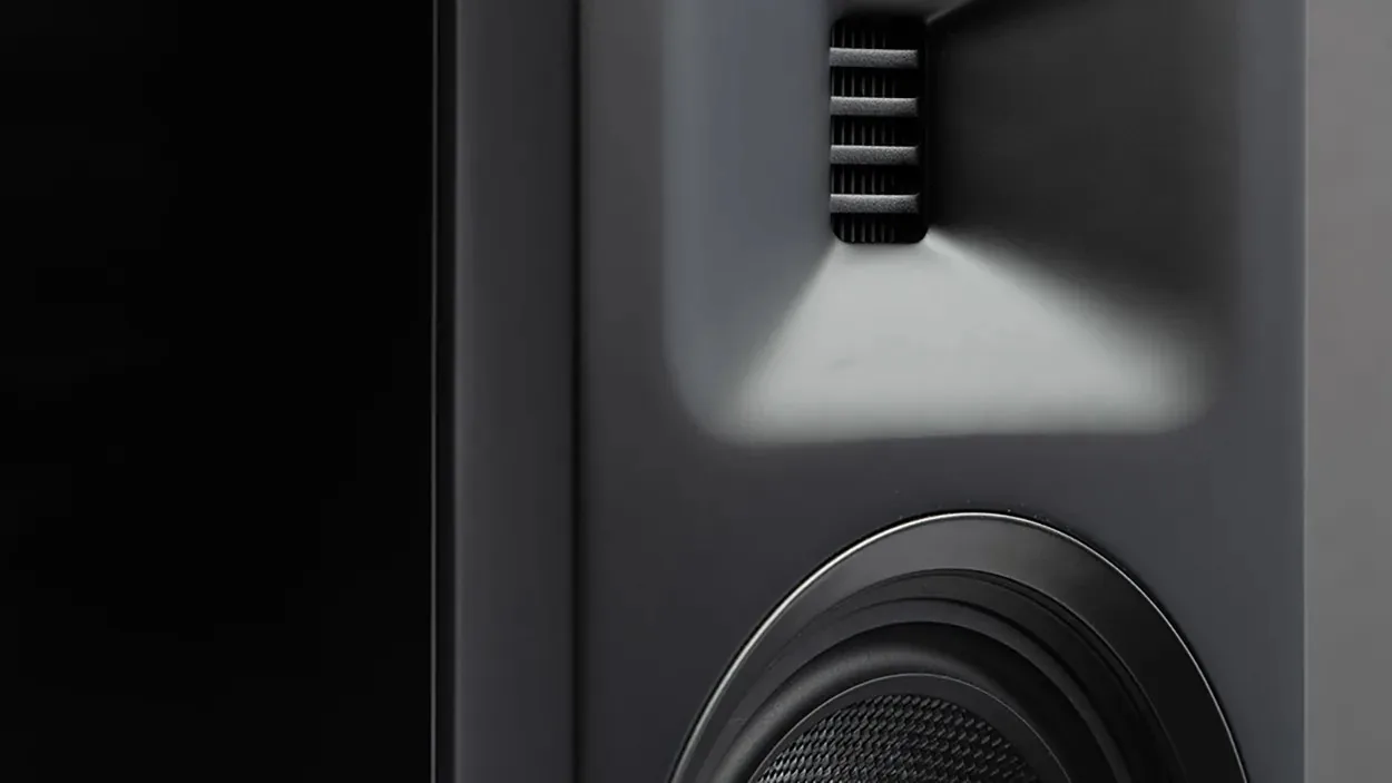 MartinLogan снизила цены на полочные колонки начального уровня
