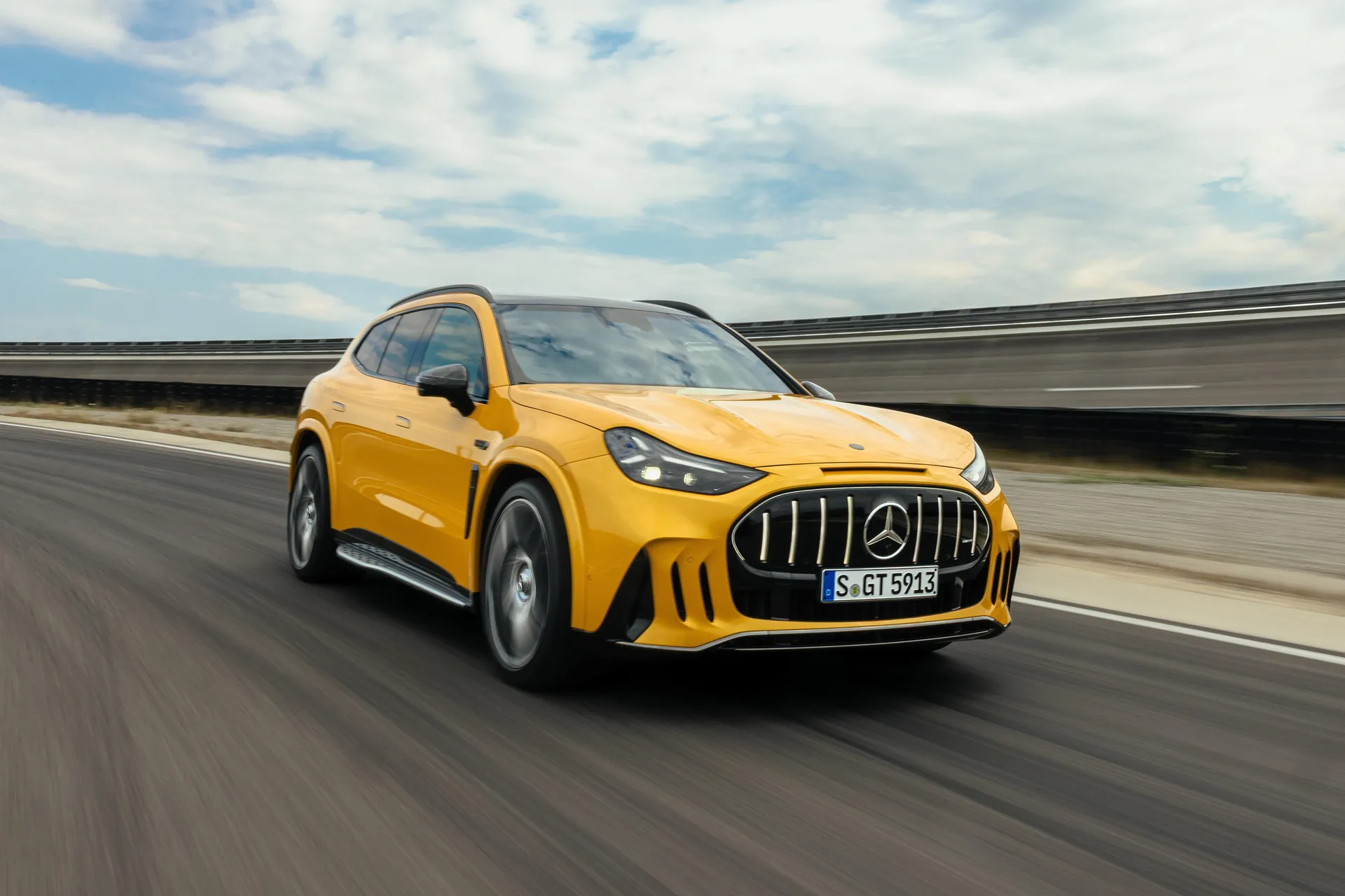 Иллюстрация к материалу «Mercedes-AMG представила электрический внедорожник GT SUV». Фото: The Verge.