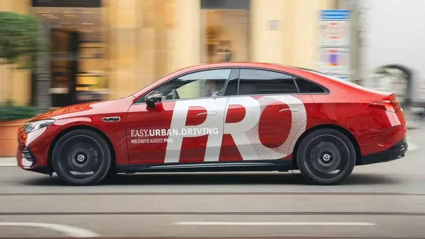 Mercedes-Benz анонсировала систему полуавтономного движения MB.DRIVE ASSIST PRO