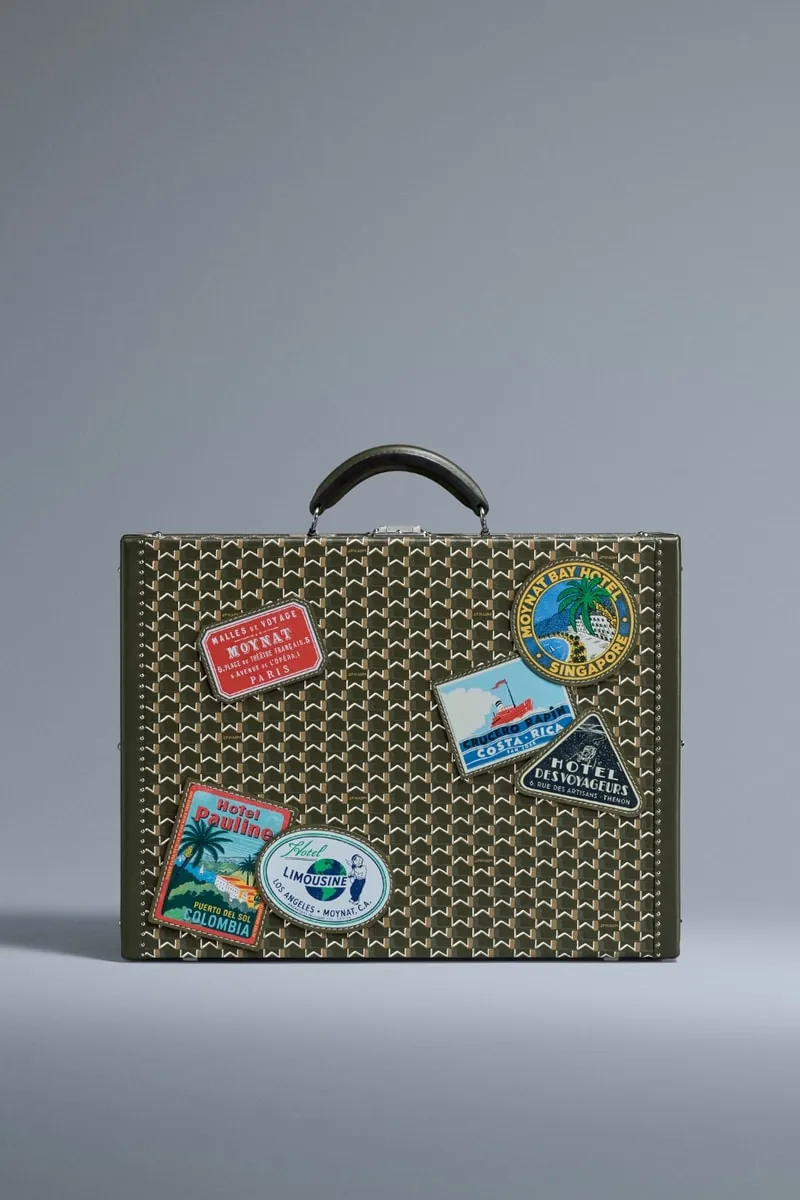Иллюстрация к материалу «Moynat выпустил коллекцию Hotel Moynat со стилистами Bad Bunny». Фото: Hypebeast.