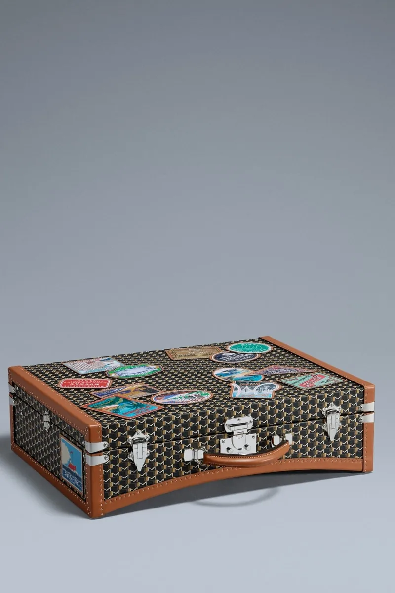 Иллюстрация к материалу «Moynat выпустил коллекцию Hotel Moynat со стилистами Bad Bunny». Фото: Hypebeast.