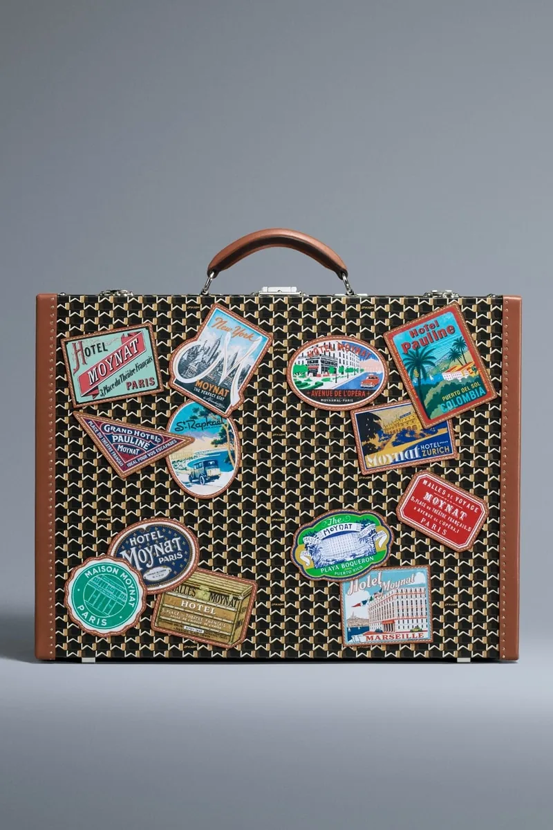 Иллюстрация к материалу «Moynat выпустил коллекцию Hotel Moynat со стилистами Bad Bunny». Фото: Hypebeast.