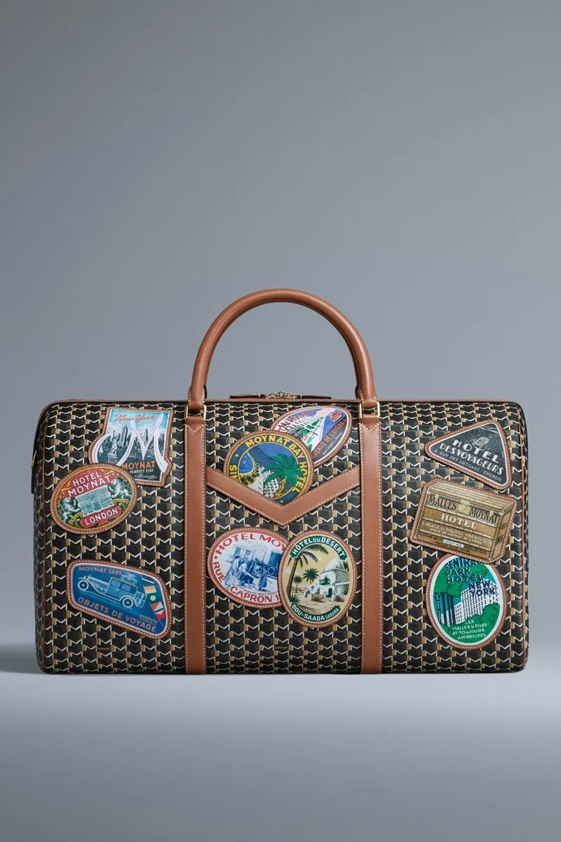 Иллюстрация к материалу «Moynat выпустил коллекцию Hotel Moynat со стилистами Bad Bunny». Фото: Hypebeast.