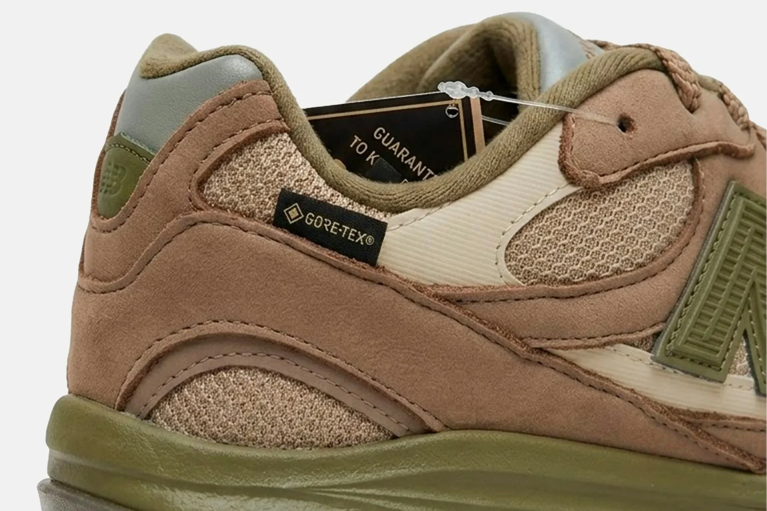 New Balance выпустила модель 2010 с защитой GORE-TEX