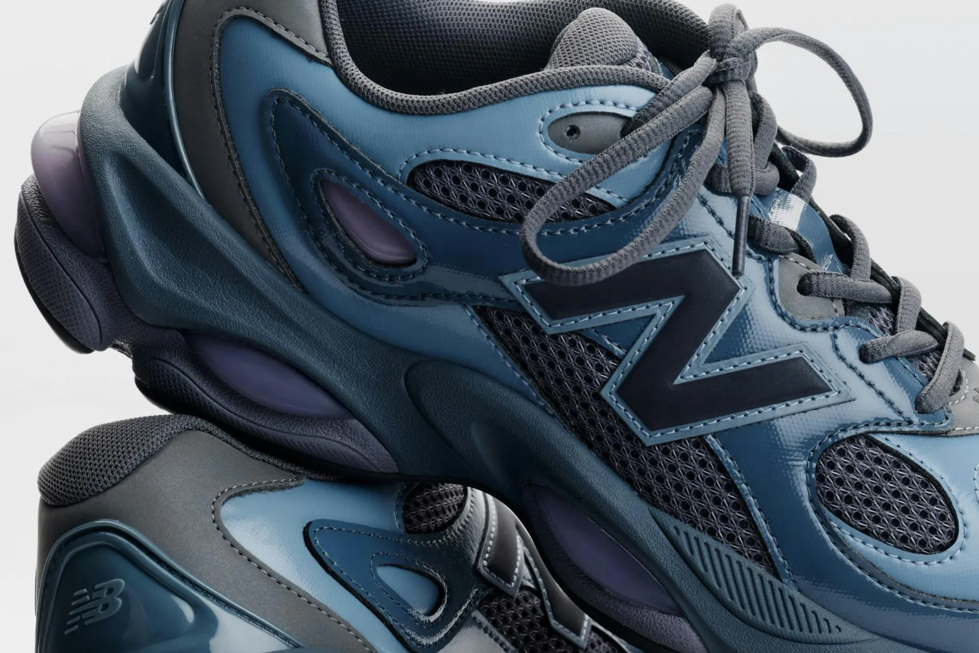 New Balance представила футуристичные кроссовки 983