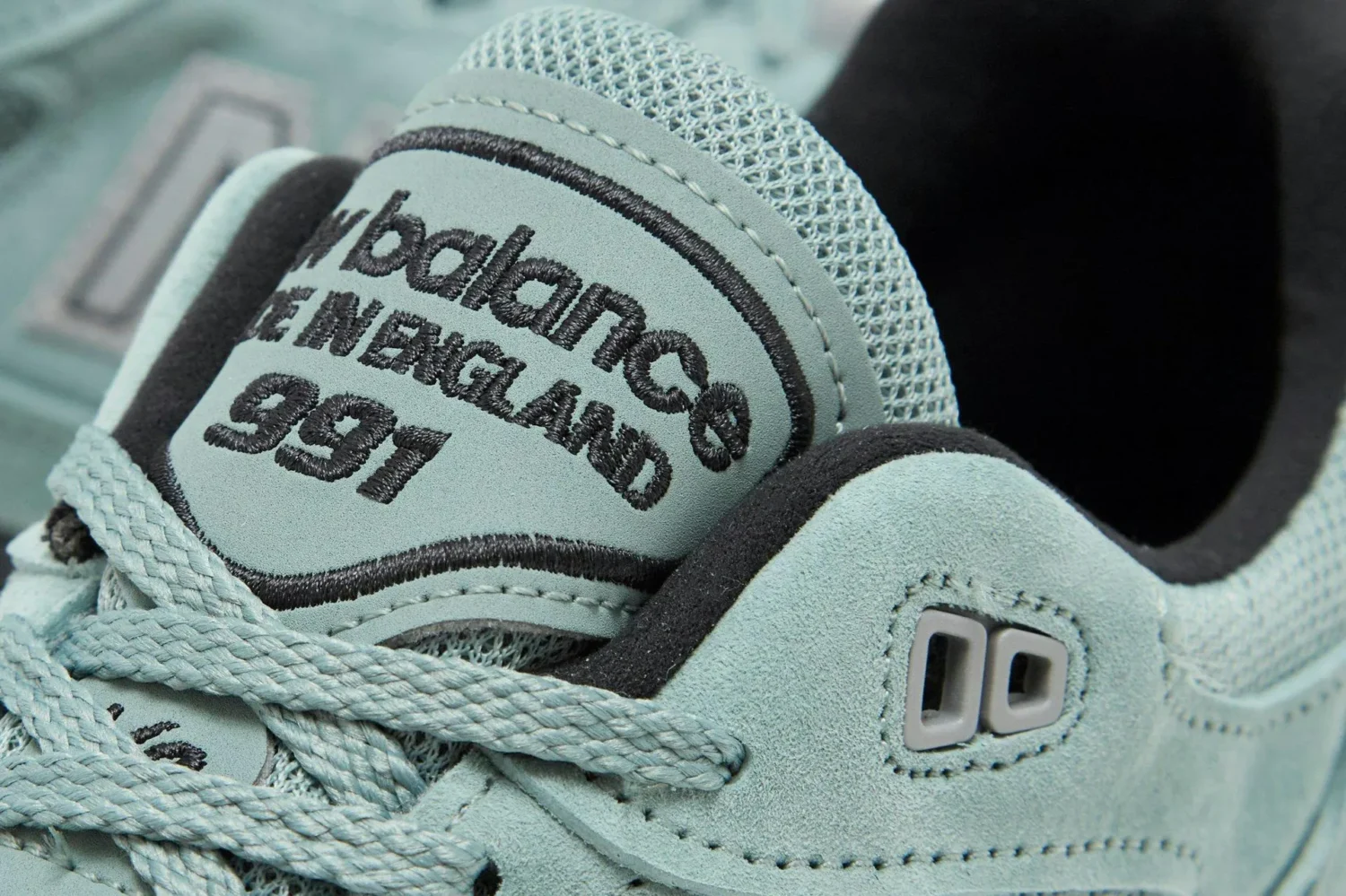 New Balance выпустила кроссовки 991v2 Green Milieu