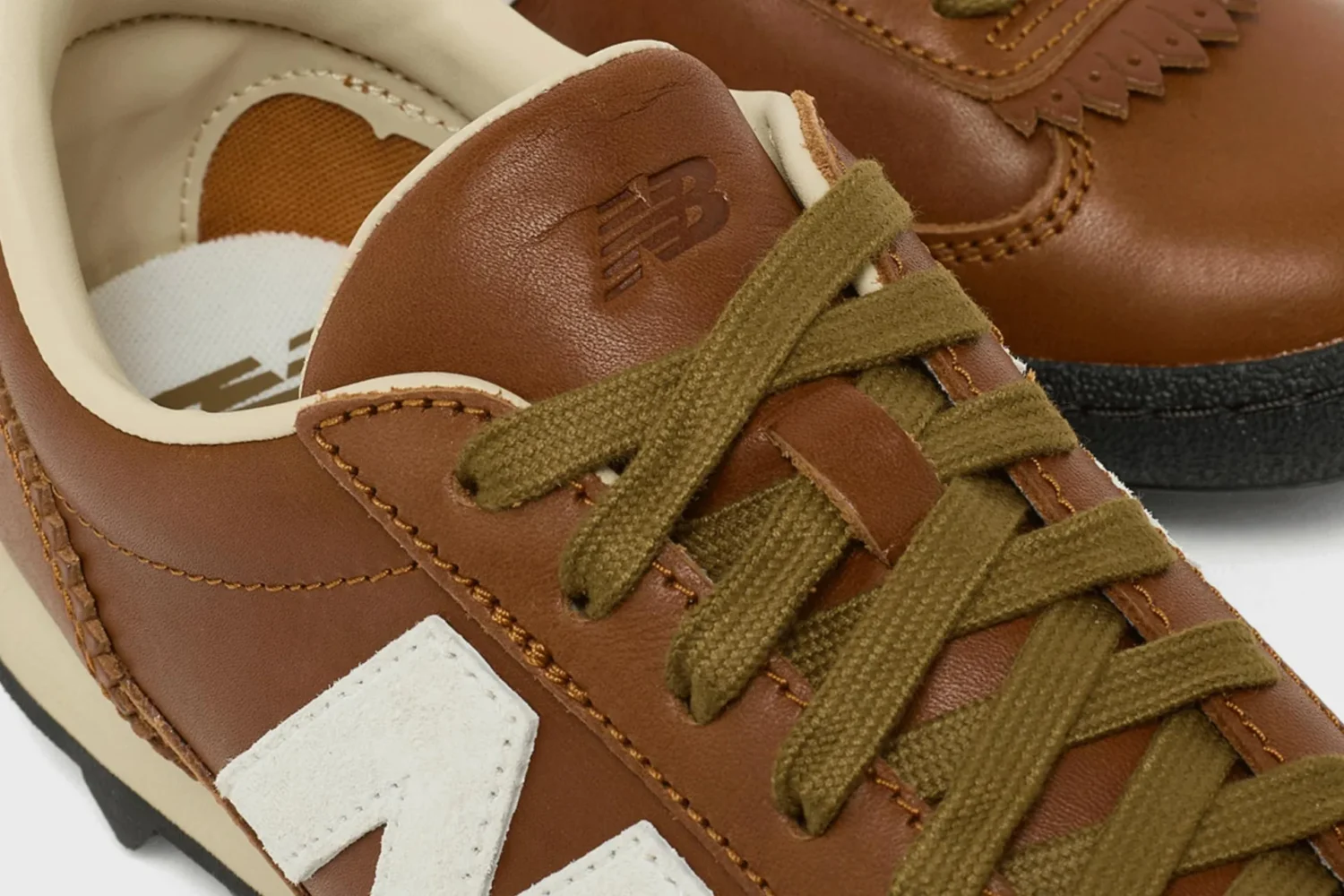 New Balance представила ретро-кроссовки Gator Run в кожаной расцветке Bark and Linen