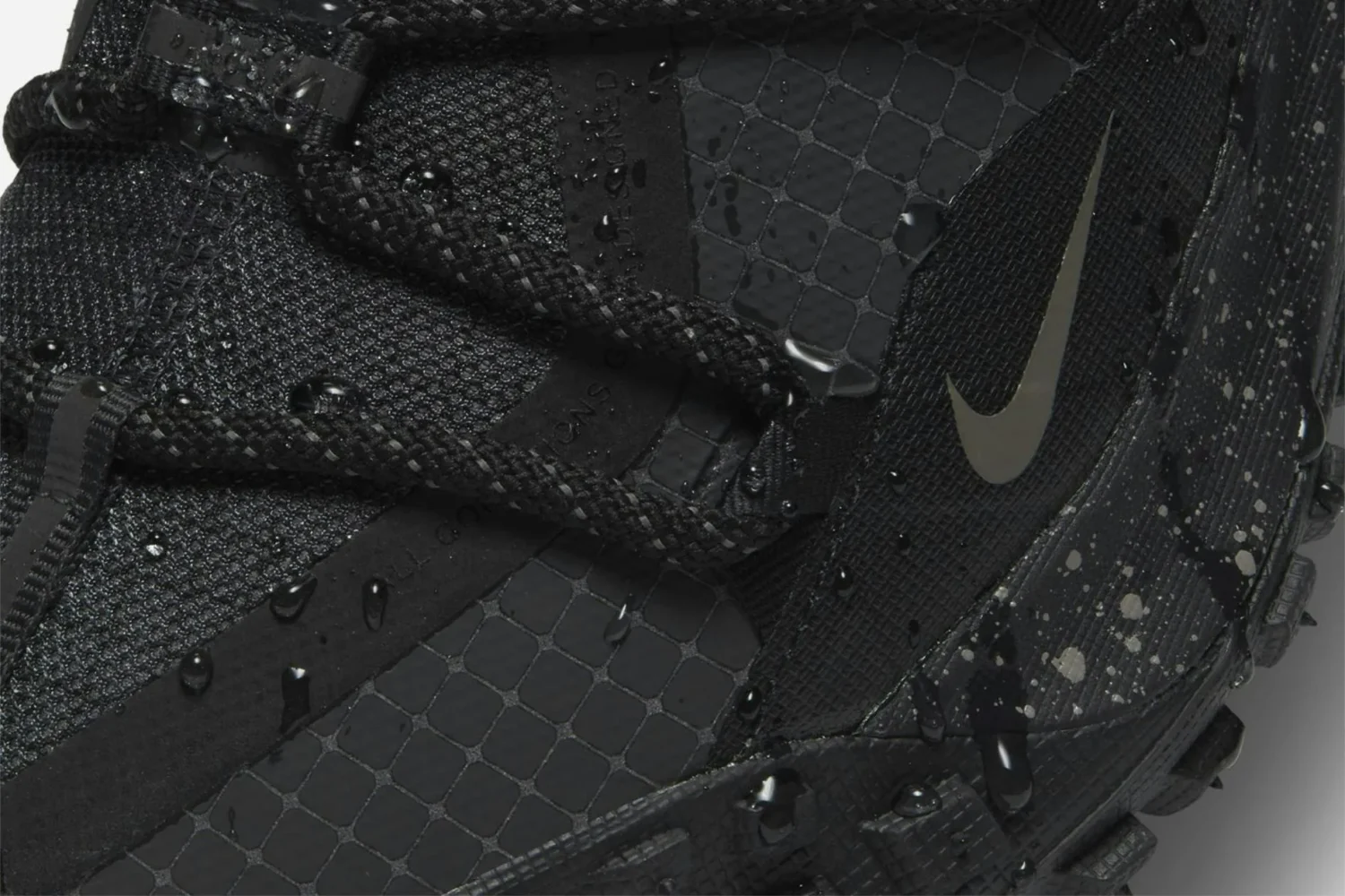 Nike возвращает кроссовки ACG Mountain Fly Low GTX за $155