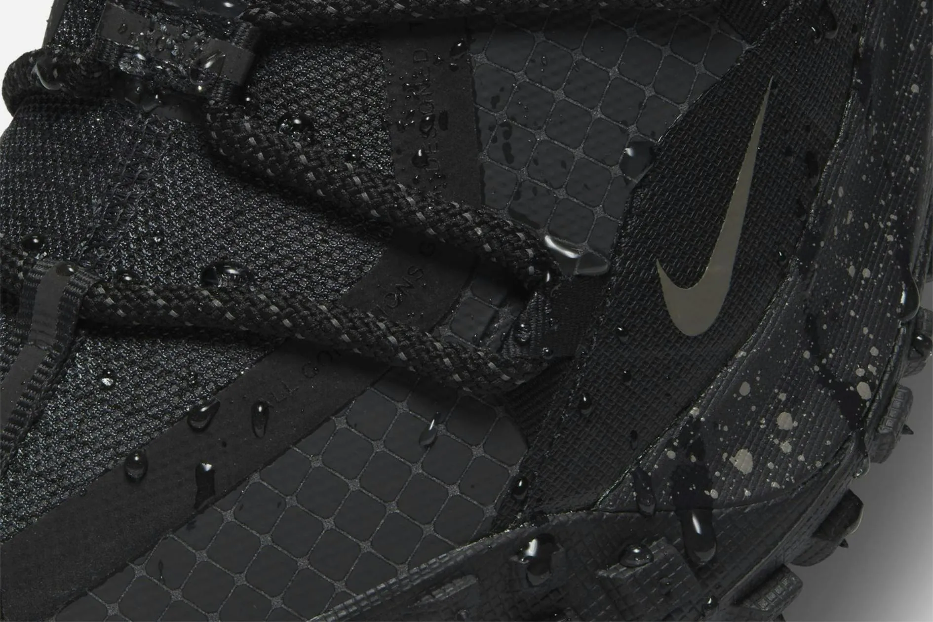 Nike возвращает кроссовки ACG Mountain Fly Low GTX за $155