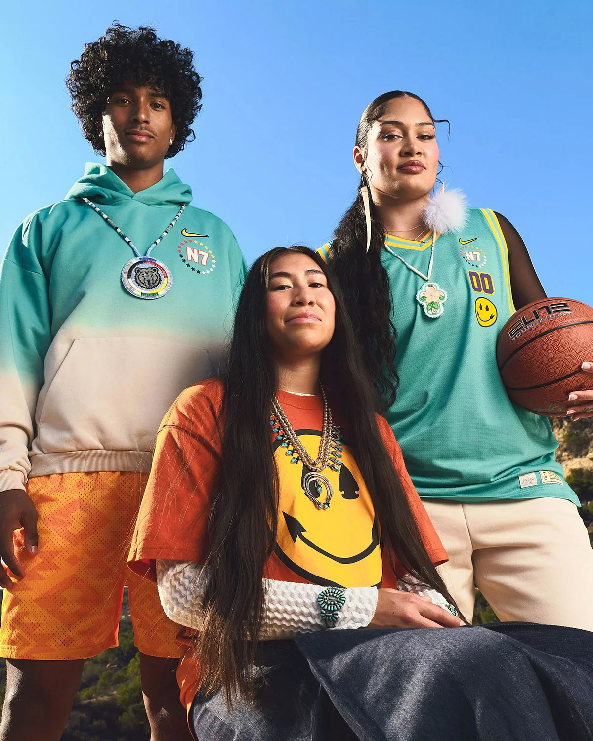 Иллюстрация к материалу «Nike представила праздничную коллекцию N7 под руководством Стивена Пола Джадда». Фото: Sneaker News.