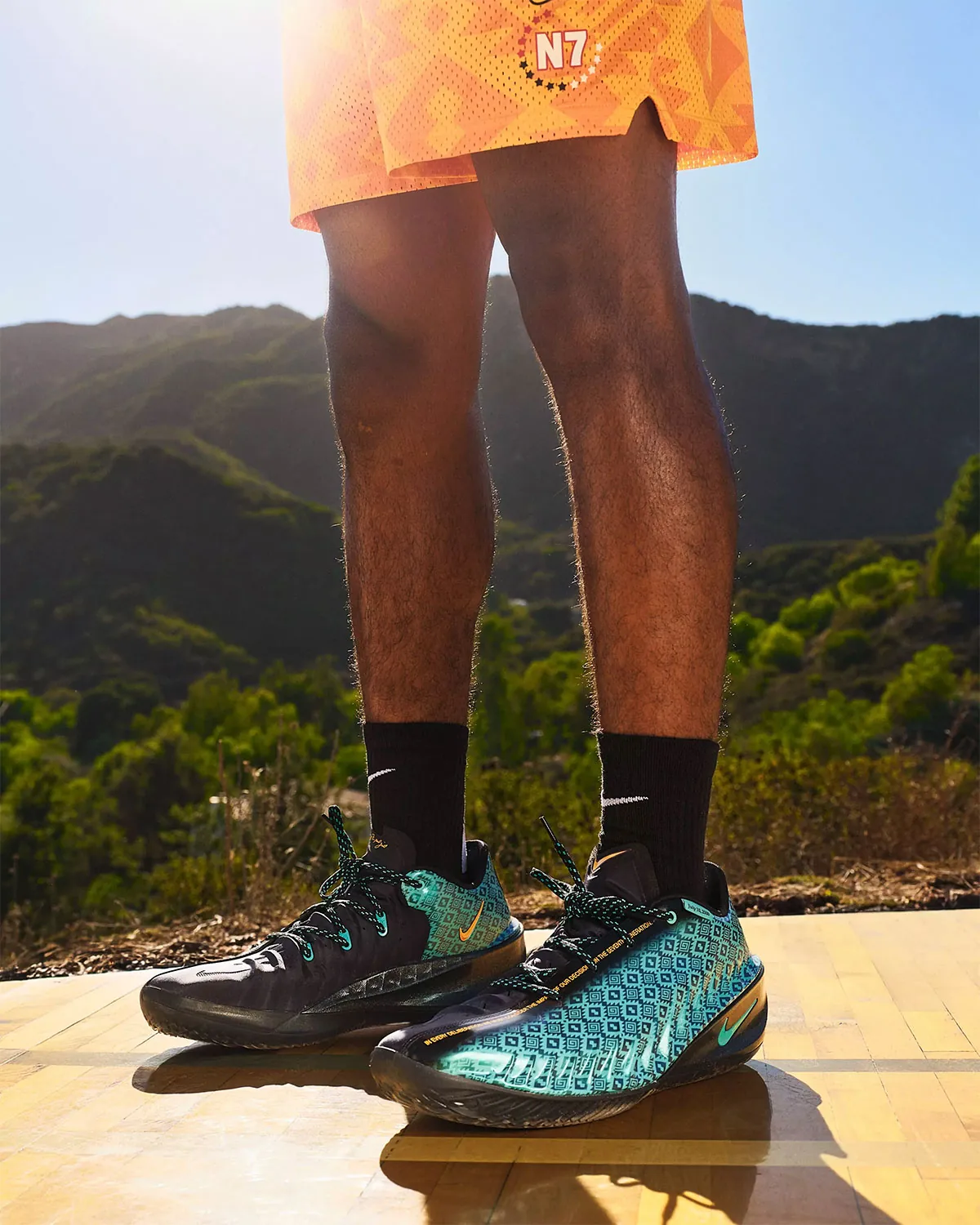 Иллюстрация к материалу «Nike представила праздничную коллекцию N7 под руководством Стивена Пола Джадда». Фото: Sneaker News.