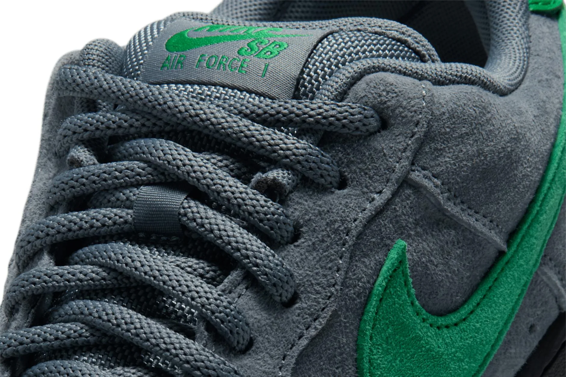 Nike SB выпустит кеды Air Force 1 без брендинга Nocturnal