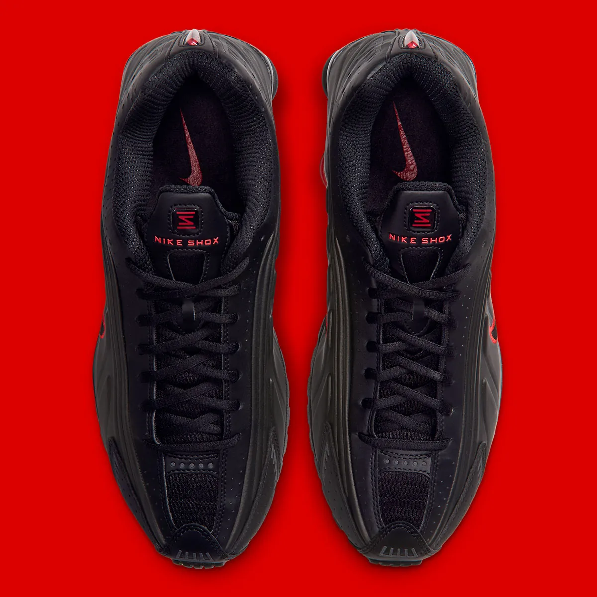 Nike представила кроссовки Shox R4 в расцветке «Black and Challenge Red»