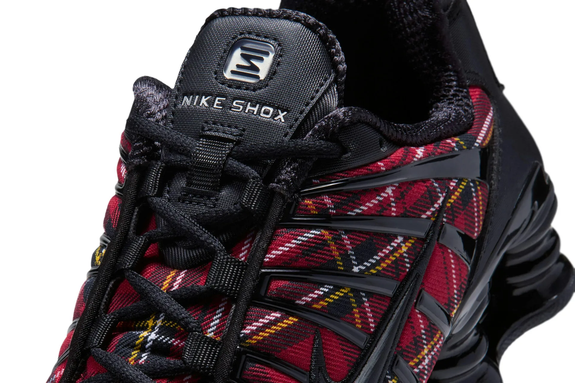 Nike анонсировала кроссовки Shox TL с принтом тартан