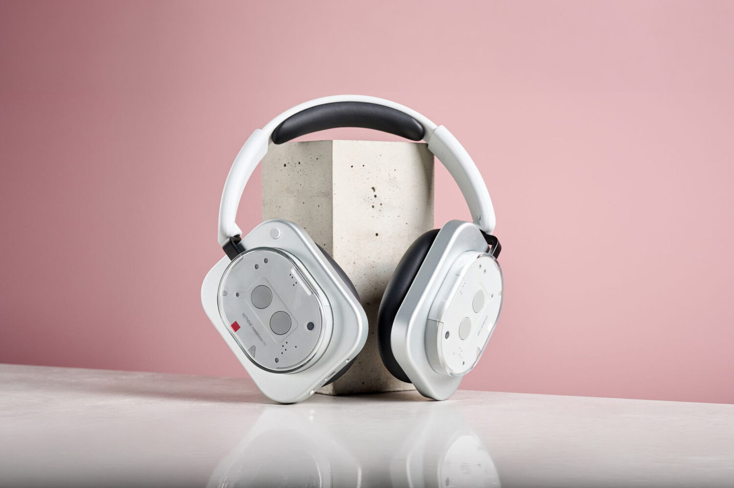 Обзор Nothing Headphone (1): звук KEF, ANC, автономность и недостатки