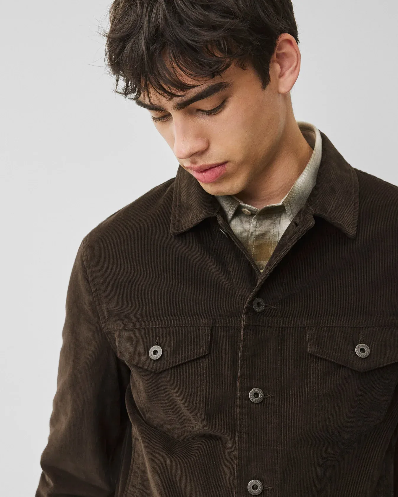Иллюстрация к материалу «Reigning Champ выпустила вельготовую куртку Piston Trucker Jacket». Фото: The Coolector | Online Men's Lifestyle Magazine | Design, Gear & Fashion.