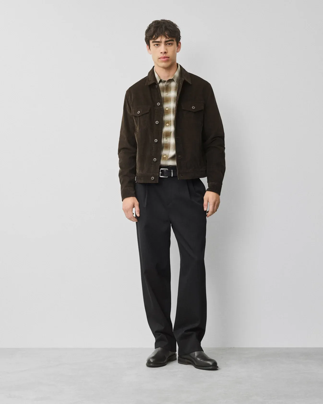 Иллюстрация к материалу «Reigning Champ выпустила вельготовую куртку Piston Trucker Jacket». Фото: The Coolector | Online Men's Lifestyle Magazine | Design, Gear & Fashion.