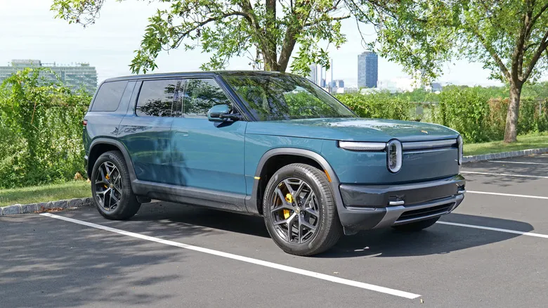 Обзор электрического кроссовера Rivian R2