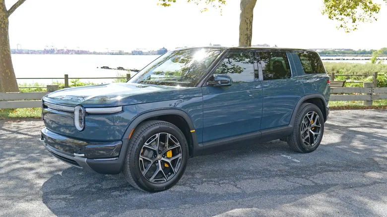 Обзор электрического кроссовера Rivian R2