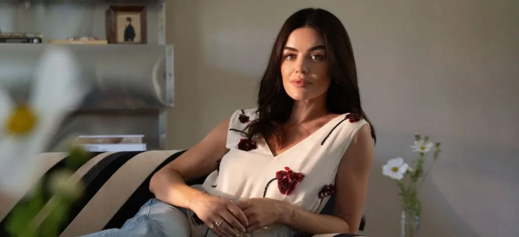 Roku анонсировала мини-сериал «Скарлетт Холмс» с Люси Хейл