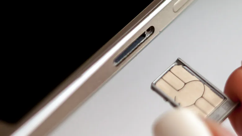 Стоит ли выключать смартфон при замене SIM-карты
