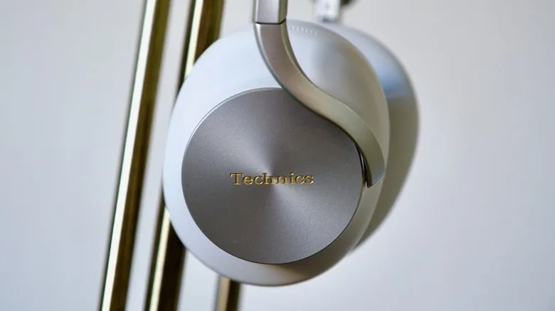 Иллюстрация к материалу «Technics представила беспроводные наушники EAH-A1000». Фото: Engadget.