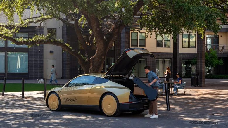 Tesla планирует начать продажи роботакси Cybercab в конце года