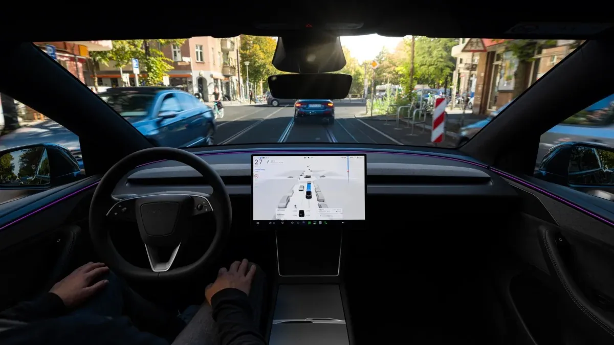 Латвия стала десятой страной ЕС, разрешившей Tesla FSD