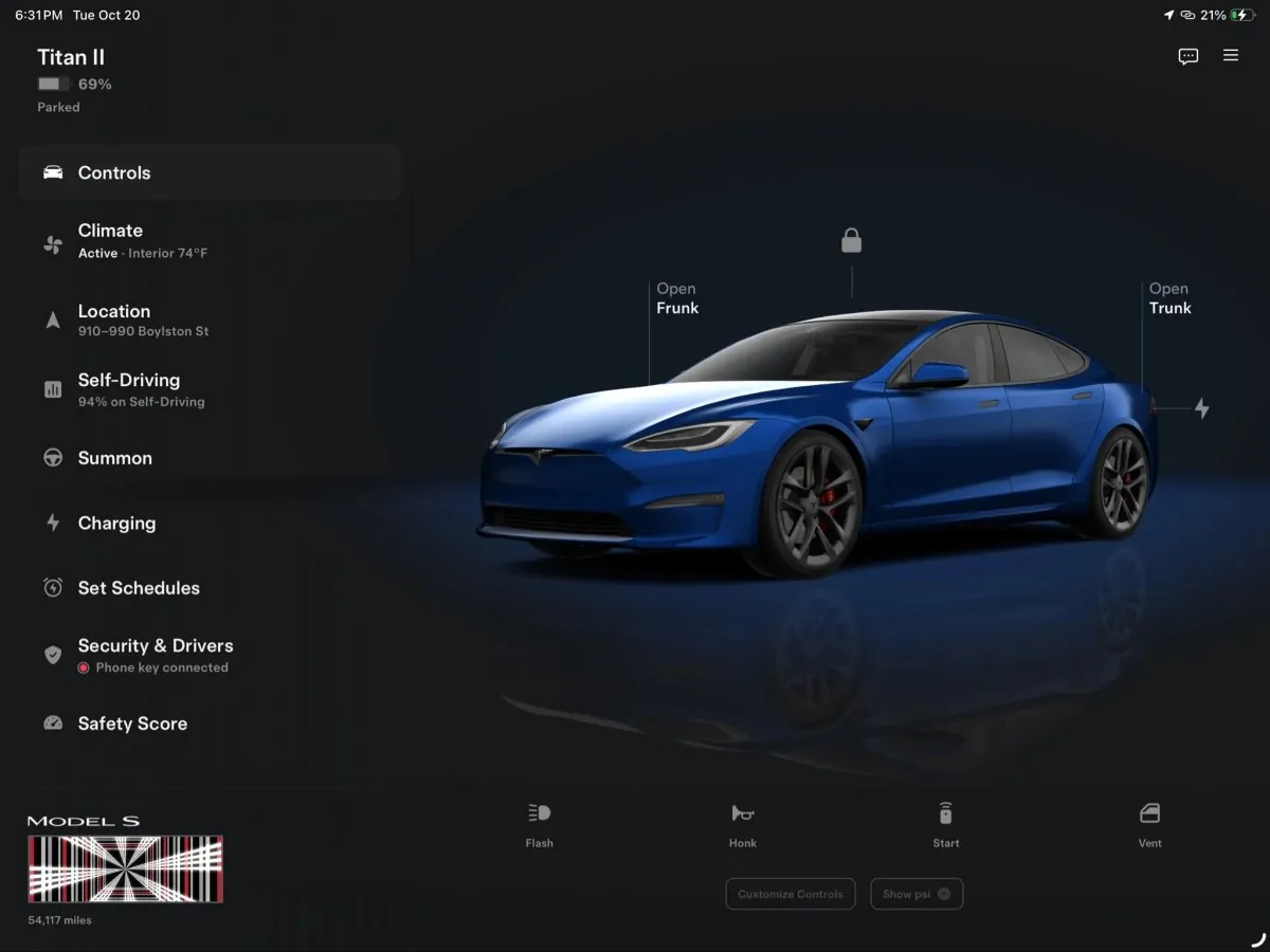 Приложение Tesla получило адаптацию для складного iPhone Duo и iPad