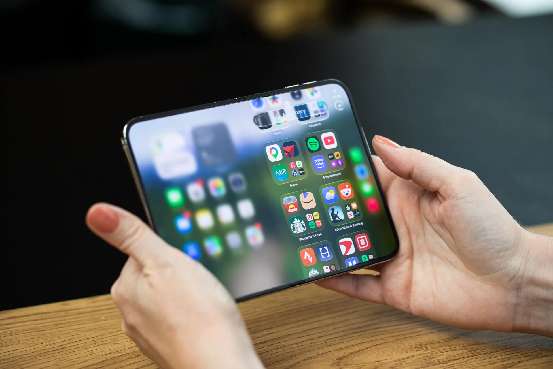 Обозреватель The Verge назвал главное достоинство складного iPhone Duo