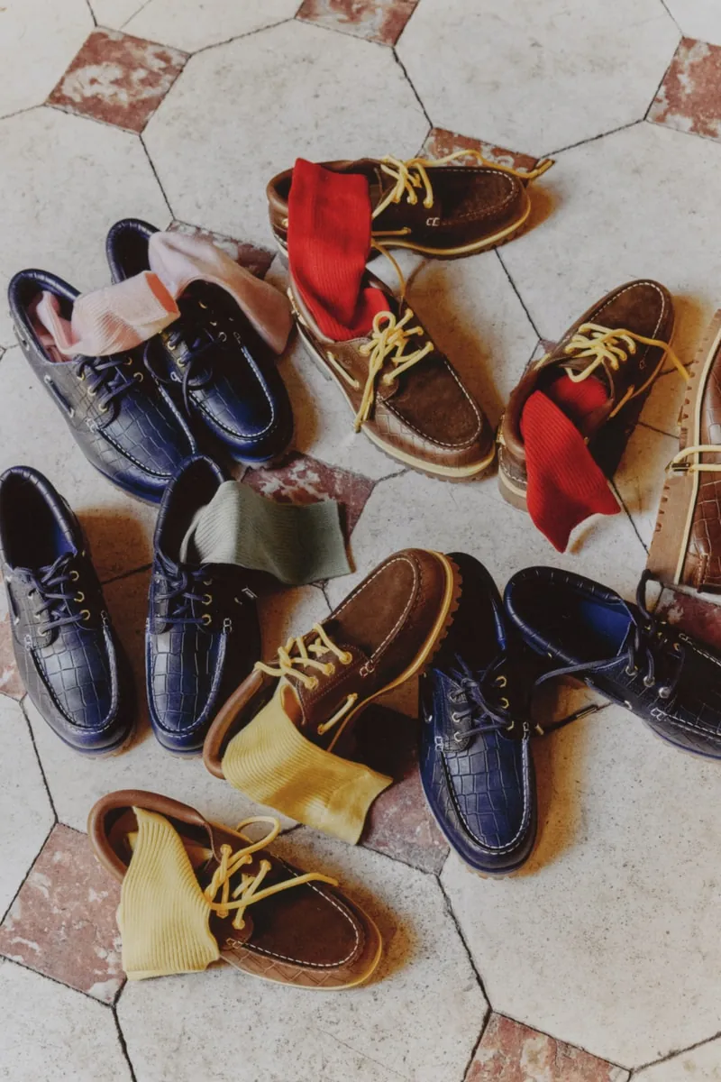 Иллюстрация к материалу «Timberland и Jacquemus выпустили совместные топсайдеры с тиснением под крокодила». Фото: Hypebeast.