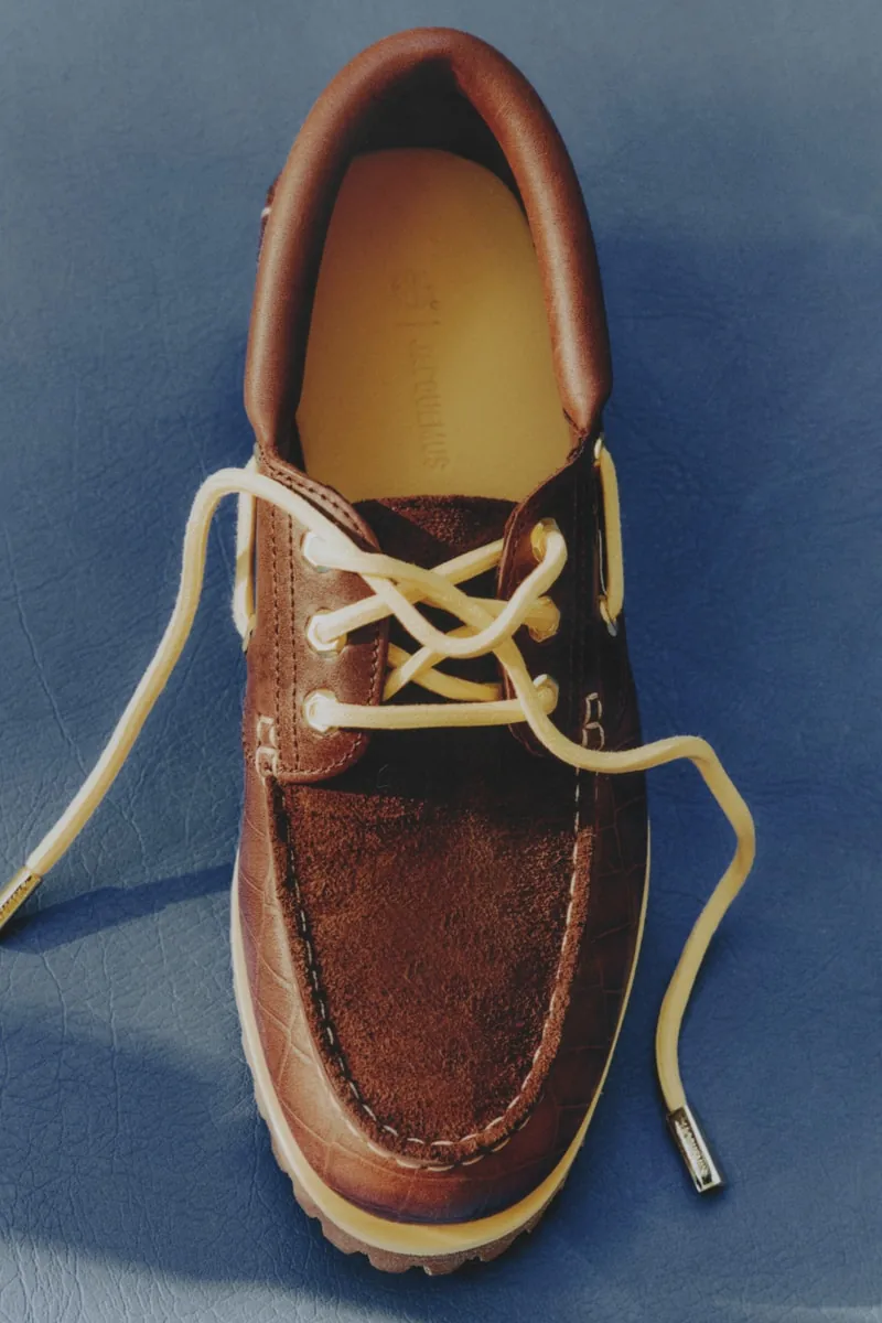 Иллюстрация к материалу «Timberland и Jacquemus выпустили совместные топсайдеры с тиснением под крокодила». Фото: Hypebeast.
