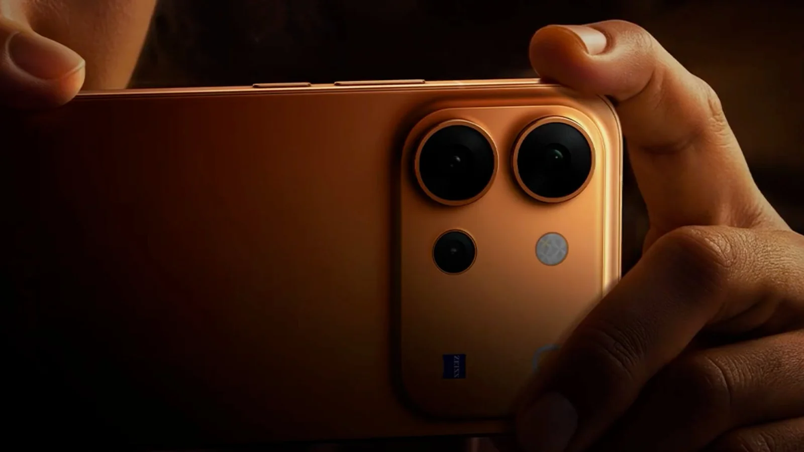 vivo V80, камерный блок крупным планом