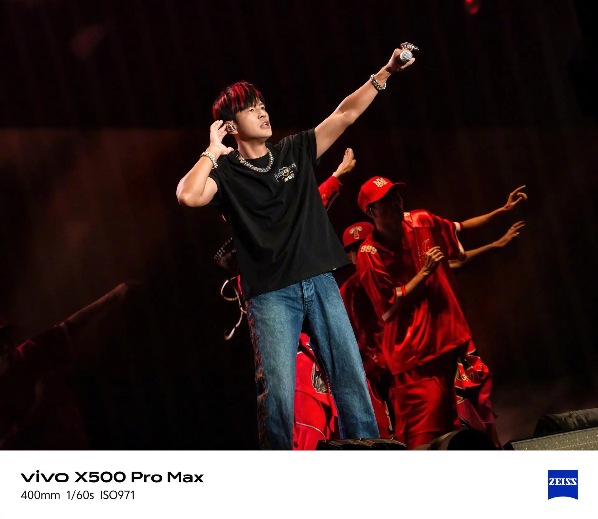 Vivo X500 Pro Max проверили на съемке концерта с большого расстояния