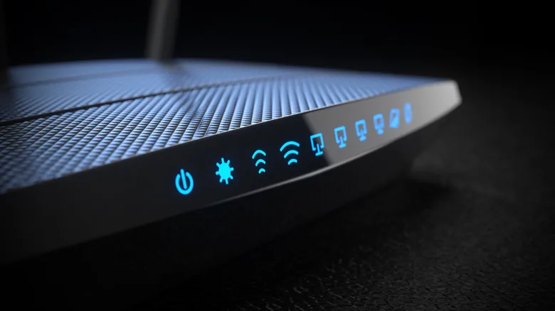 Иллюстрация к материалу «Почему Wi-Fi замедляется вечером и как это исправить». Фото: Engadget.